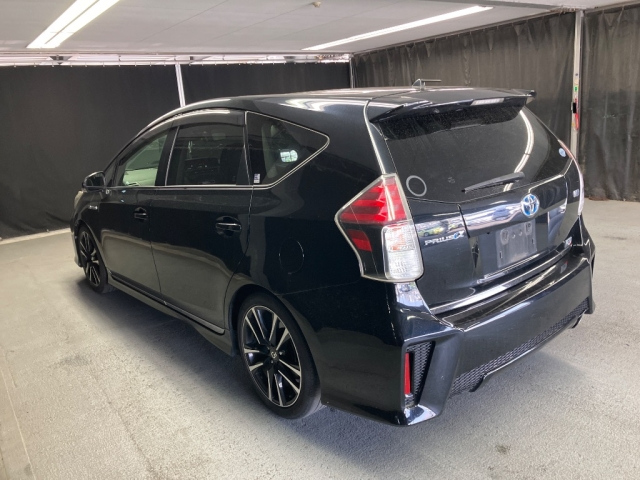 TOYOTA PRIUS ALPHA 2015