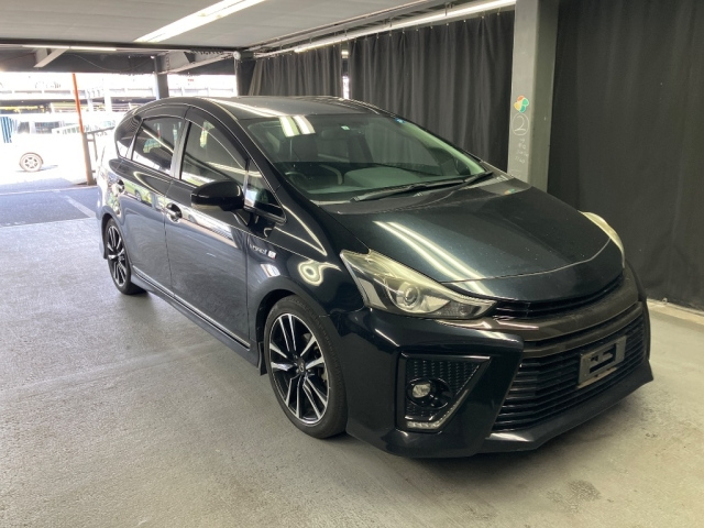 TOYOTA PRIUS ALPHA 2015