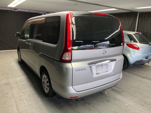NISSAN SERENA 2010