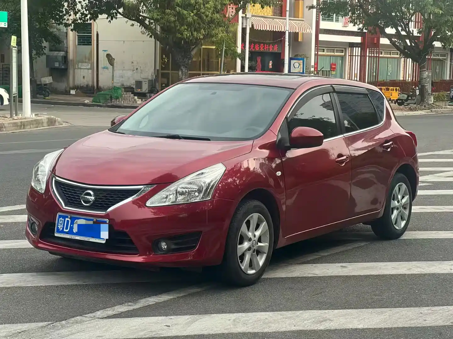 NISSAN TIIDA 2013
