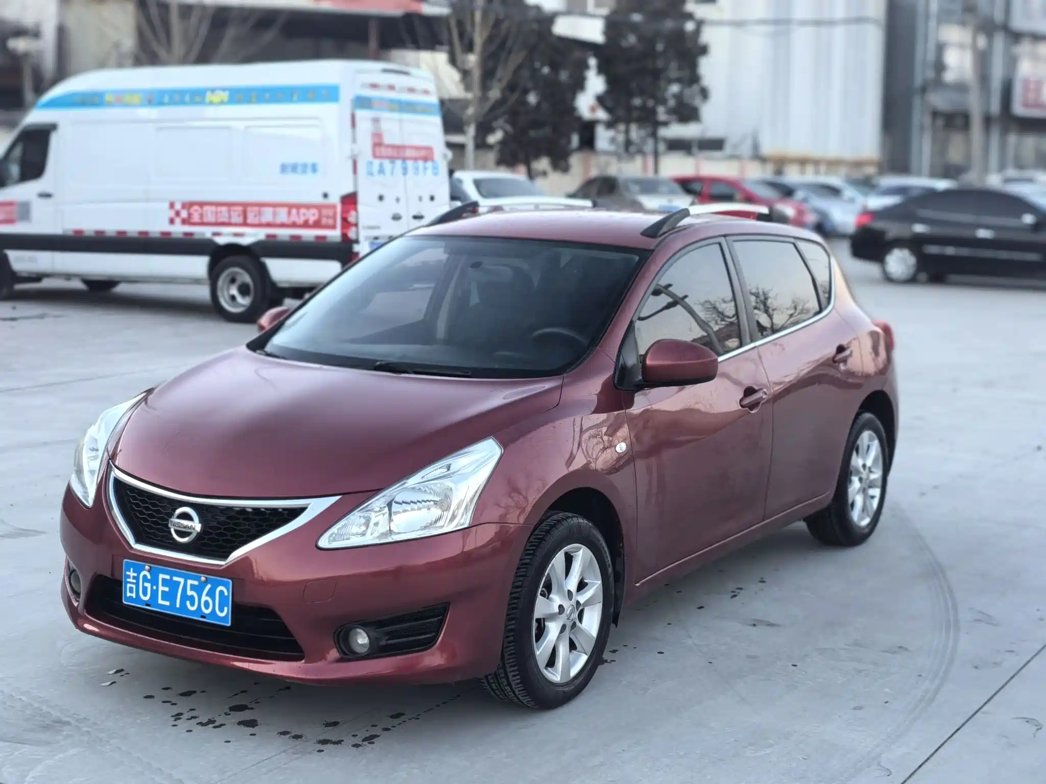 NISSAN TIIDA 2012