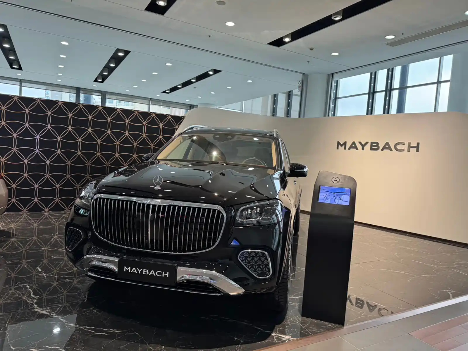 MERCEDES-BENZ GLS 2024