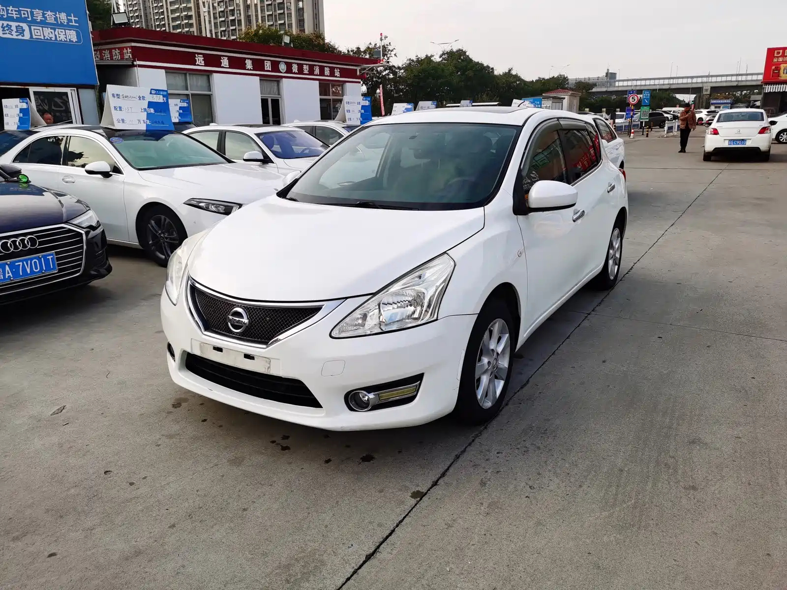 NISSAN TIIDA 2014