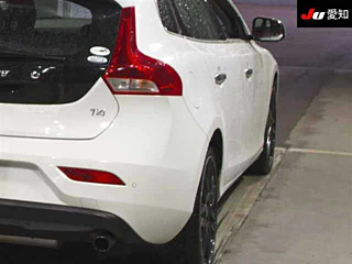 VOLVO V40 2014