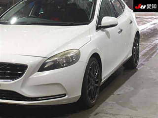 VOLVO V40 2014