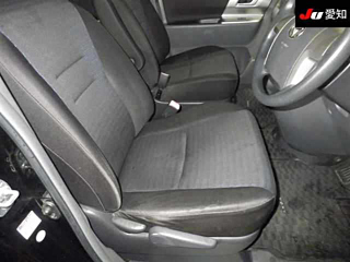 TOYOTA VOXY 2009