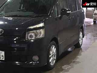 TOYOTA VOXY 2009
