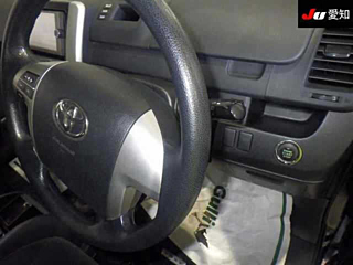 TOYOTA VOXY 2013