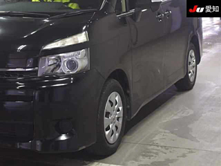 TOYOTA VOXY 2013
