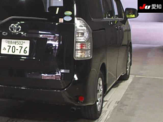 TOYOTA VOXY 2013