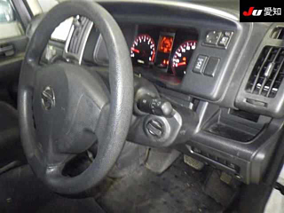 NISSAN SERENA 2010