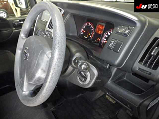 NISSAN SERENA 2010