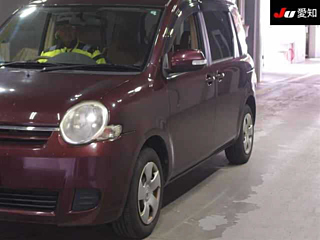 TOYOTA SIENTA 2013