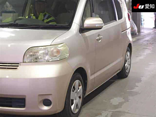 TOYOTA PORTE 2010