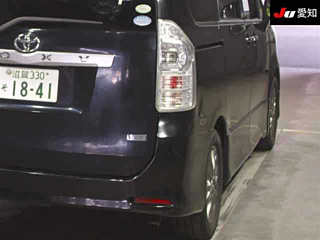 TOYOTA VOXY 2010