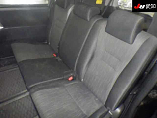 TOYOTA VOXY 2010