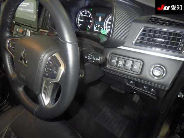 MITSUBISHI DELICA D5 2023
