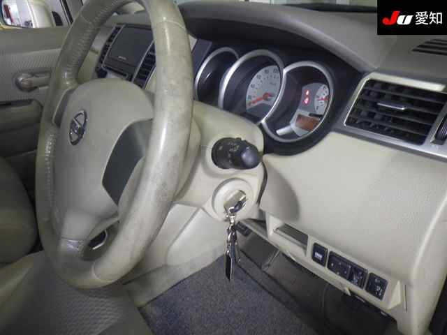 NISSAN TIIDA 2011