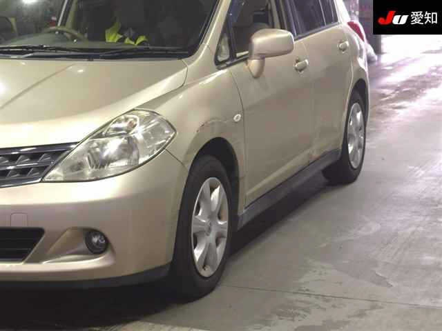NISSAN TIIDA 2011