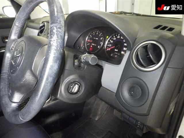 MAZDA VERISA 2010