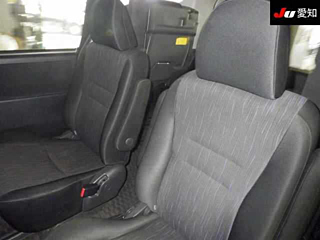 TOYOTA NOAH 2010