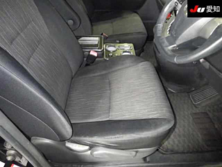 TOYOTA NOAH 2010