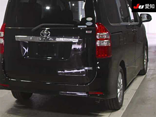 TOYOTA NOAH 2010