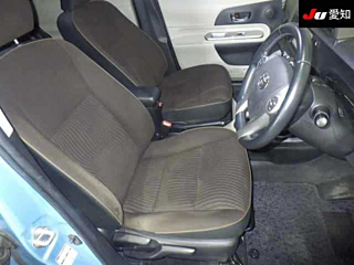 TOYOTA AQUA 2012