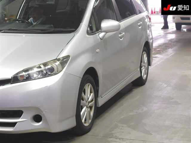 TOYOTA WISH 2010