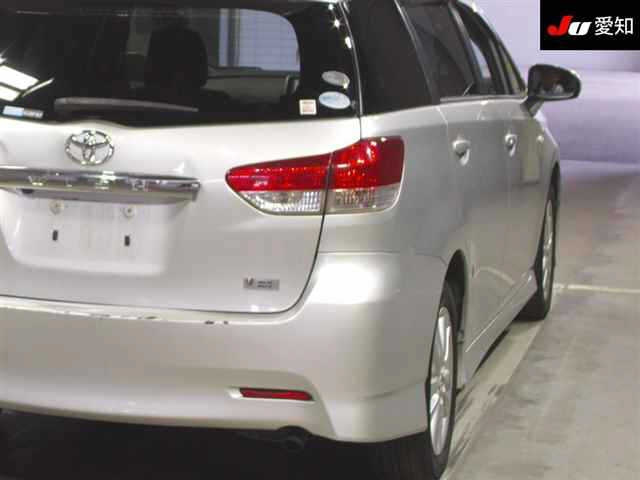 TOYOTA WISH 2010