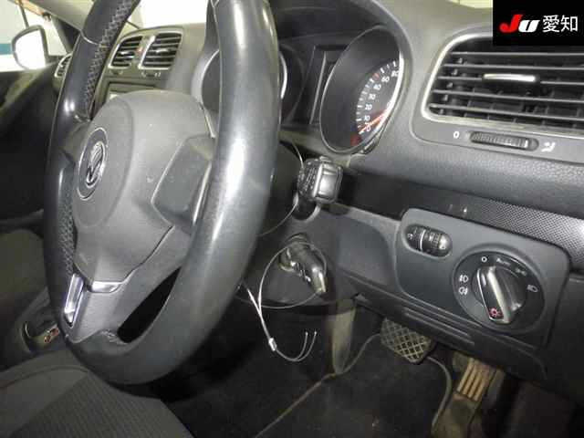 VOLKSWAGEN GOLF 2010