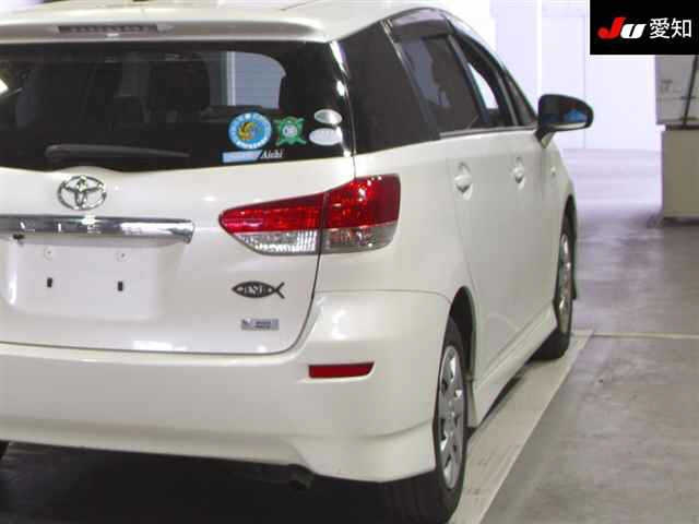 TOYOTA WISH 2011