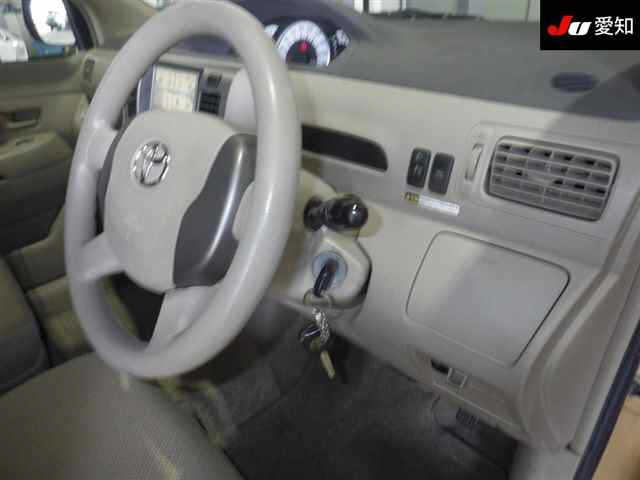 TOYOTA RAUM 2010