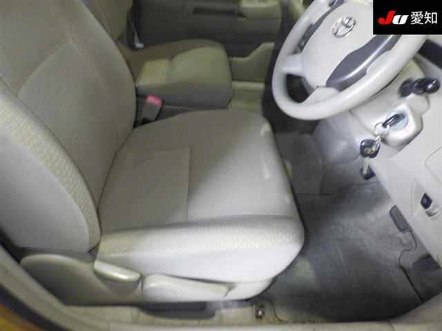 TOYOTA RAUM 2010