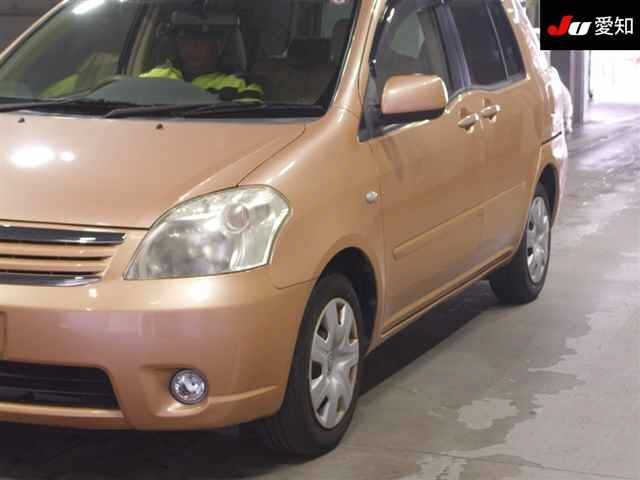 TOYOTA RAUM 2010