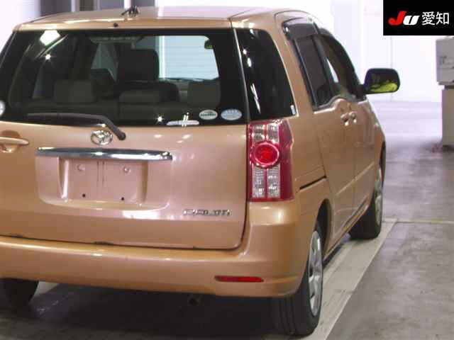 TOYOTA RAUM 2010