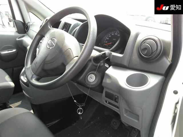 NISSAN NV200 2021
