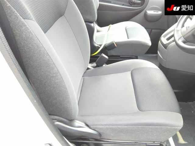 NISSAN NV200 2021