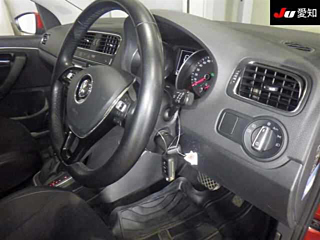 VOLKSWAGEN POLO 2016