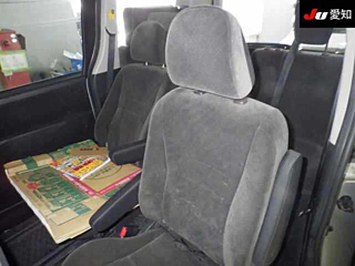 TOYOTA VOXY 2010