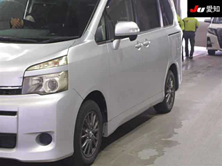 TOYOTA VOXY 2010