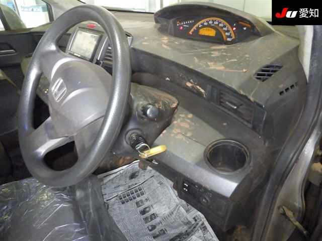 HONDA FREED 2009