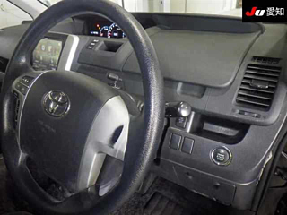 TOYOTA VOXY 2012