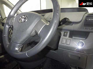 TOYOTA VOXY 2009