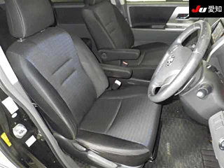 TOYOTA VOXY 2009
