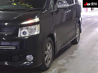 TOYOTA VOXY 2009