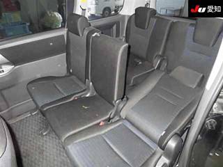 TOYOTA VOXY 2009