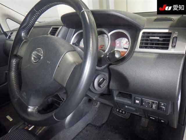 NISSAN TIIDA 2010
