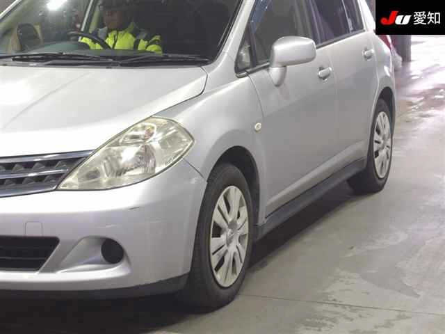 NISSAN TIIDA 2010