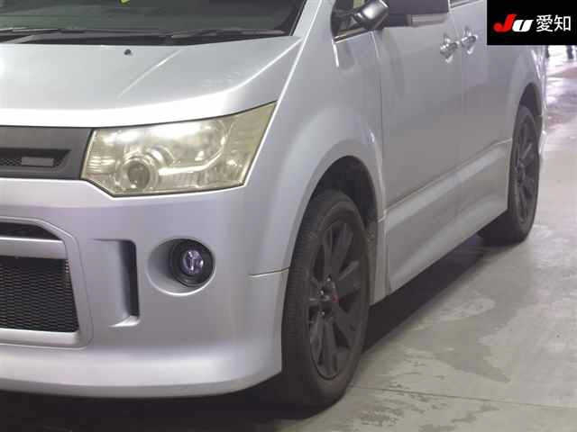 MITSUBISHI DELICA D5 2010
